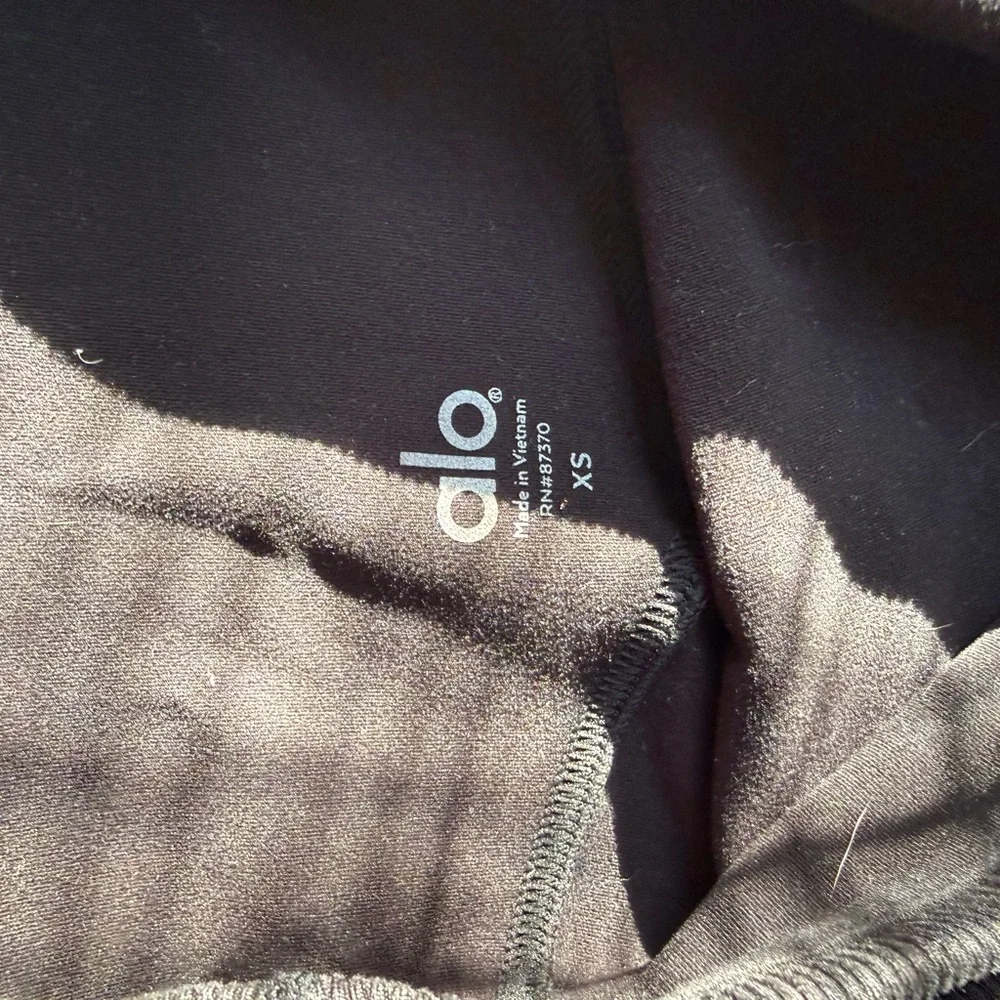 ALO Yoga Black High-Rise Ribbed-Waist Leggings - Picture 7 of 7